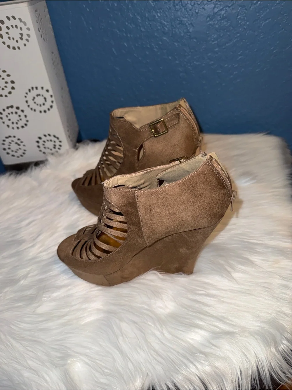 Madden girl Brown Suede Cutout Wedge Heels - Women's Fashion Sandals